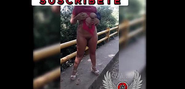  Public exhibitionism. Total pleasure for voyeurs. I show myself naked and I masturbate on the street and on the motorcycle in very public places in Colombia with my boobs in the air. I love to provoke and feel wanted.